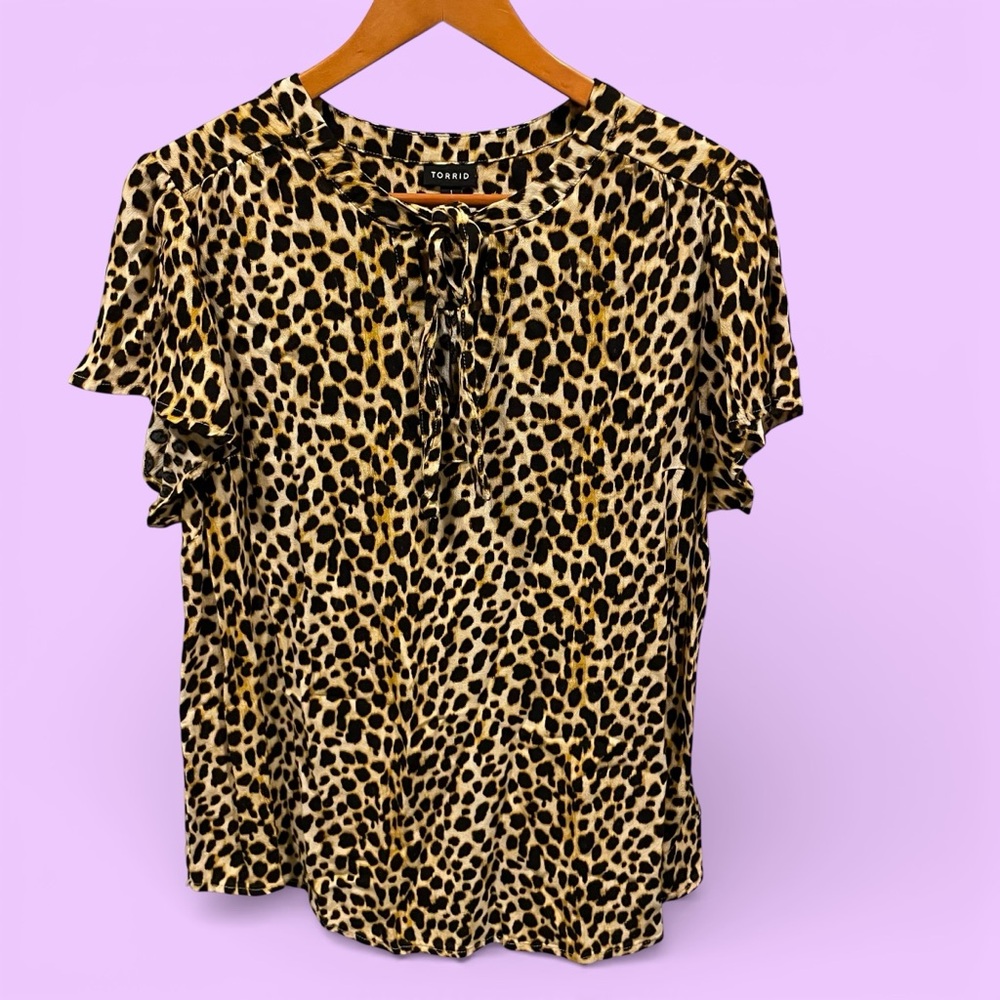 Cute Torrid leopard tie neck peek-a-boo collar flowy short sleeve top old money
